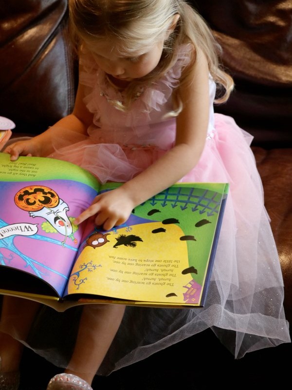 MONDAY’S WITH MOLLY-AND HER FAVORITE HALLOWEEN BOOKS